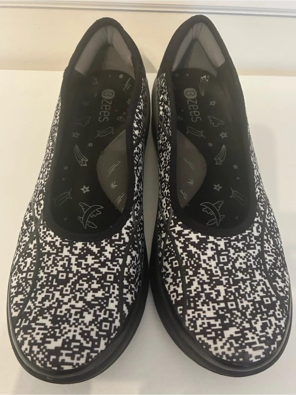 Bzees Shoes women’s sneakers slip ons size 9
